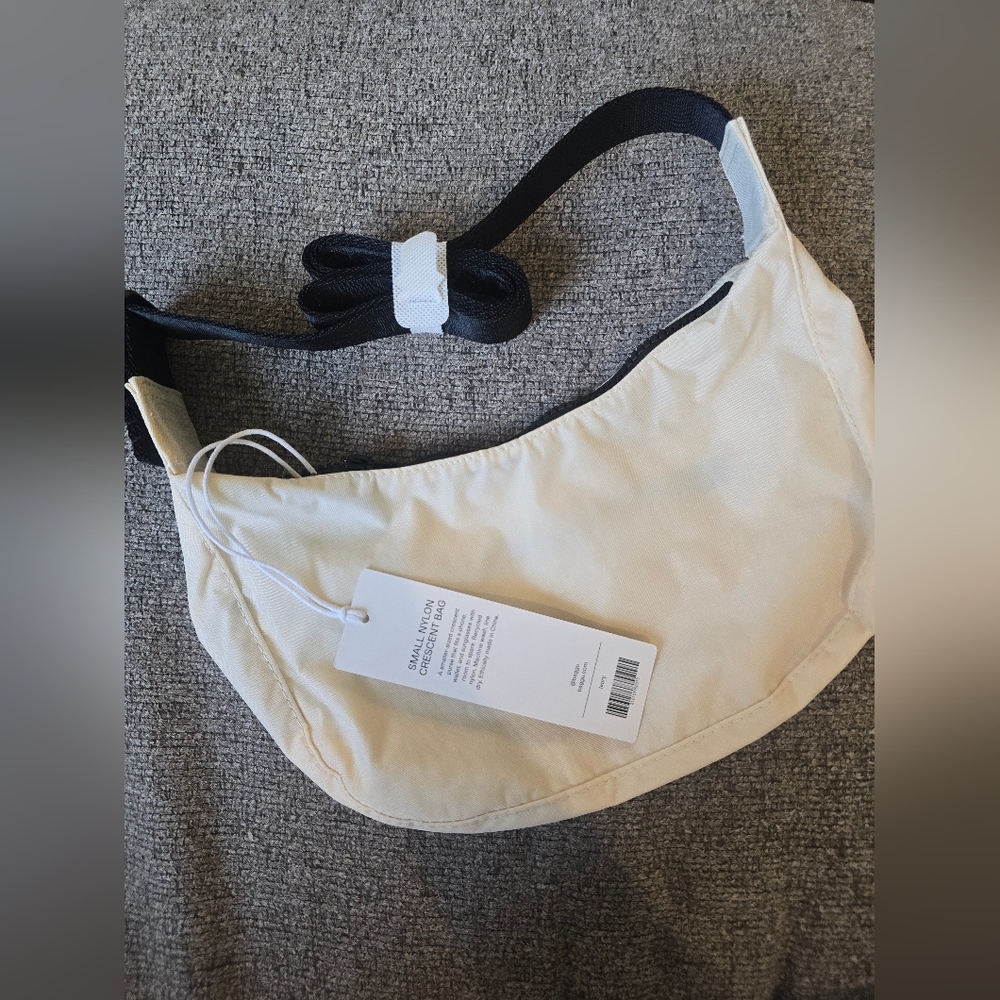 Brand new with tags Baggu Small Nylon Crescent Bag